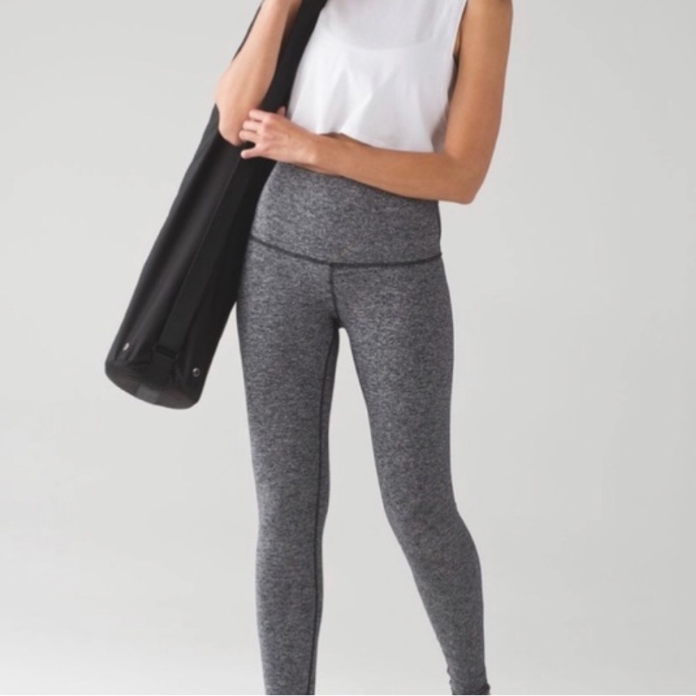 Lululemon Athletica Wunder Under Size 4, heathered grey, great condition